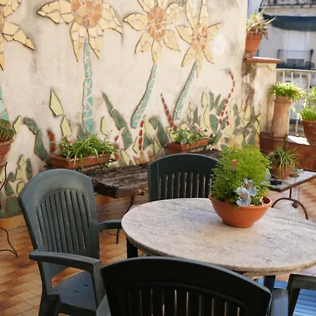 Centro Spaccanapoli نابولي